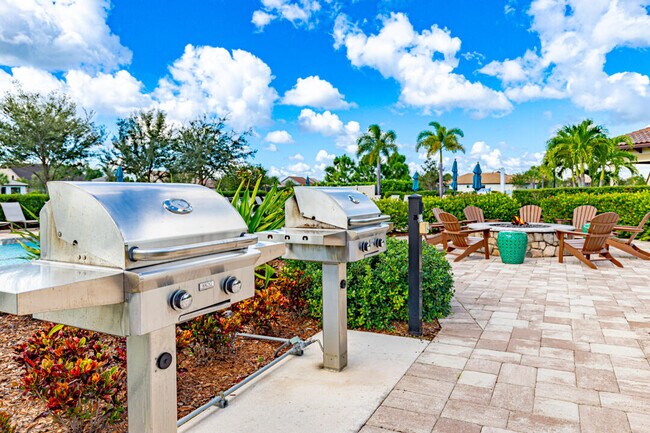 Building Photo - 758 SE Courances Dr