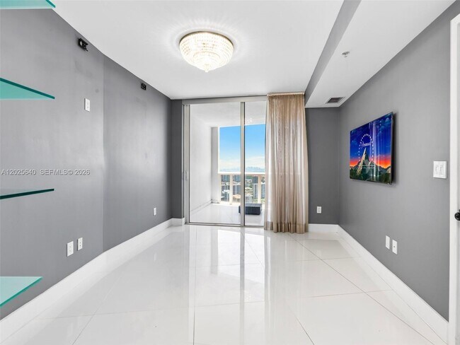 Building Photo - 18201 Collins Ave