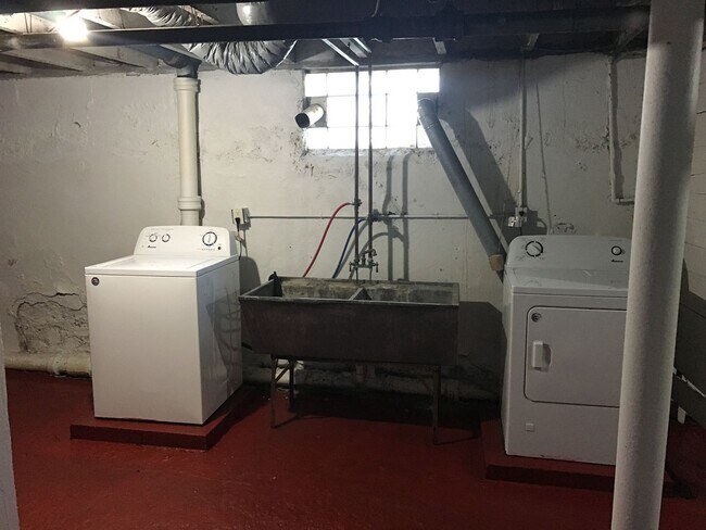 Building Photo - Gorgeous 3 Bedroom - 1-1/2 bath House in Prime St. Paul neighborhood