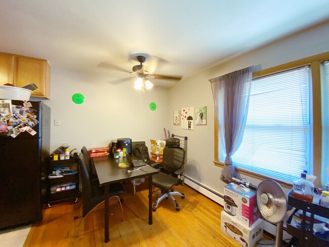 Building Photo - 4112 N. Kedvale-4114-2E