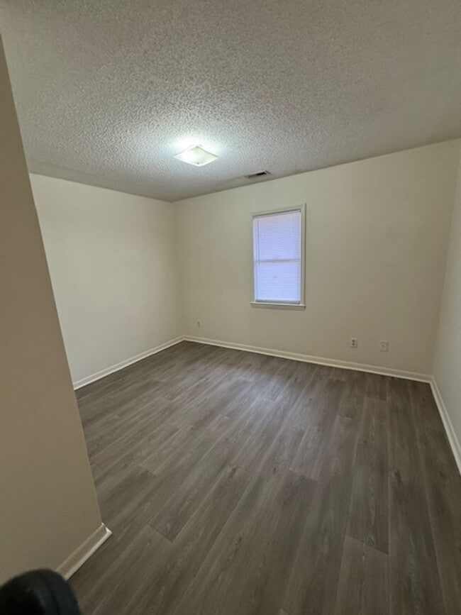 Building Photo - 310 Park Ave