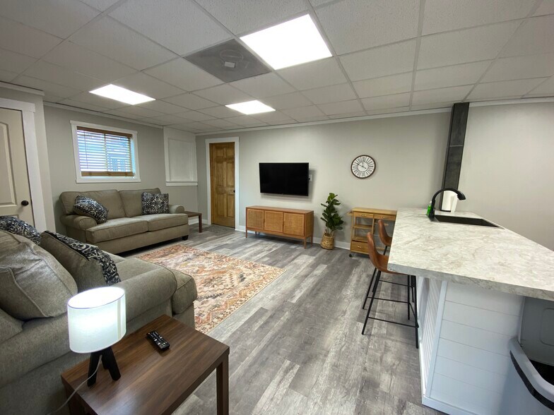 Building Photo - 312 S 13th St