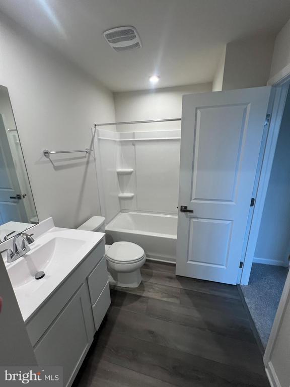 Building Photo - 1180 W Walnut Rd