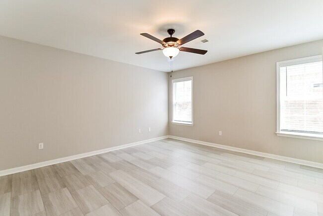 Building Photo - 7553 Glen Laurel Way