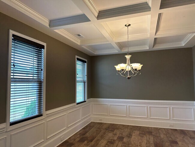 Building Photo - 5233 Debut Ave