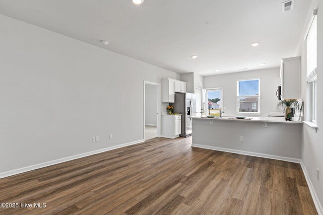 Building Photo - 11 Bonaparte St