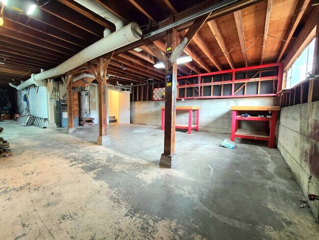 Building Photo - 90 Westline Dr