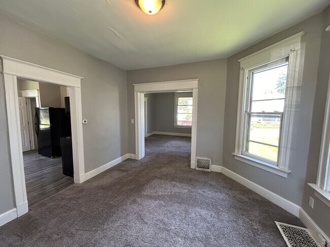 Building Photo - 3 bedroom 1 bath house in Davenport