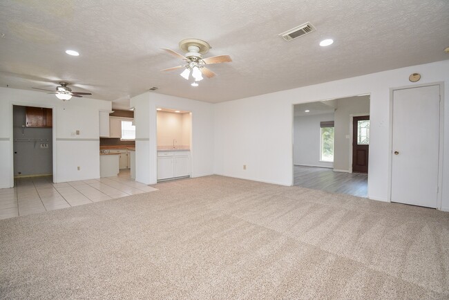 Building Photo - 21318 Park Valley Dr