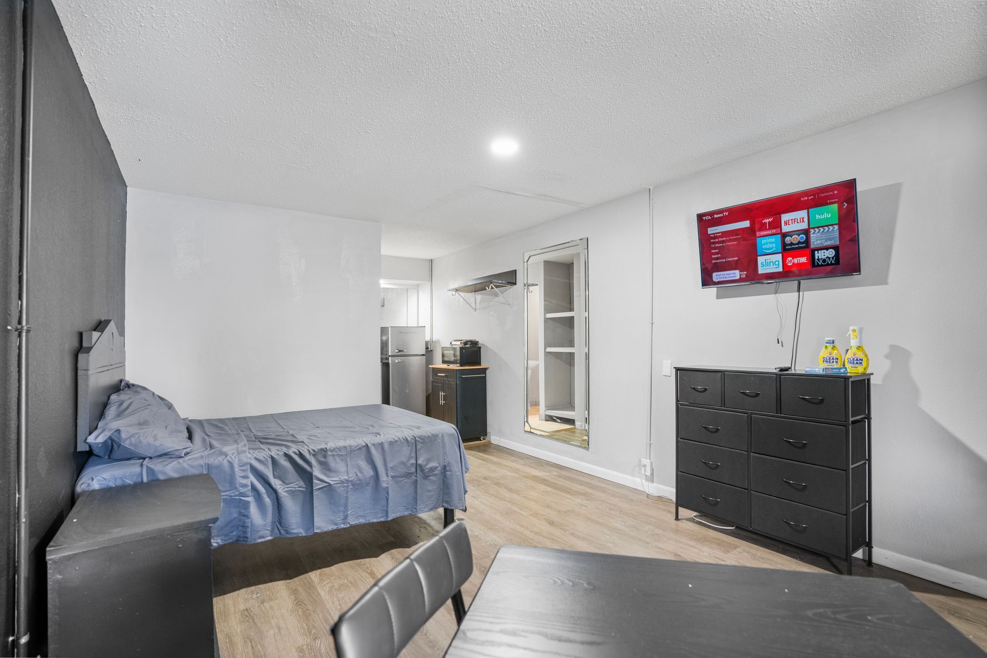 Building Photo - 905 Providence Blvd