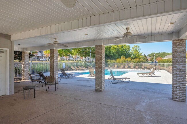 Building Photo - Southern Edge Condo Just Steps from Campus