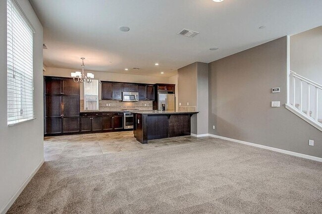 Building Photo - 1504 N Vanguard Way