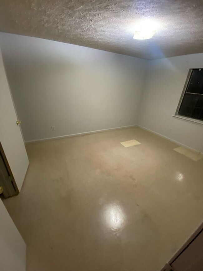Building Photo - Monthly Paid Rent