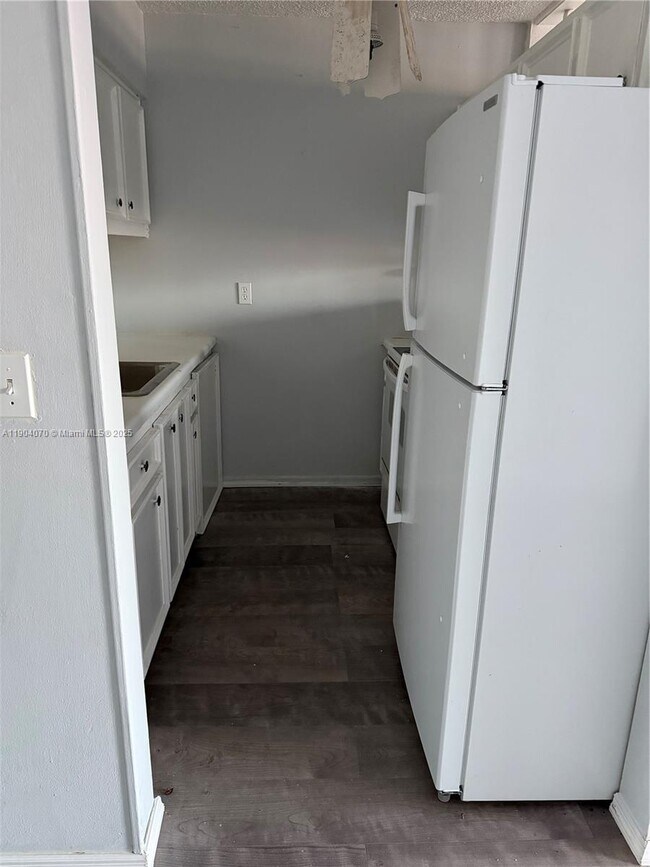 Building Photo - 815 SW 10th Terrace