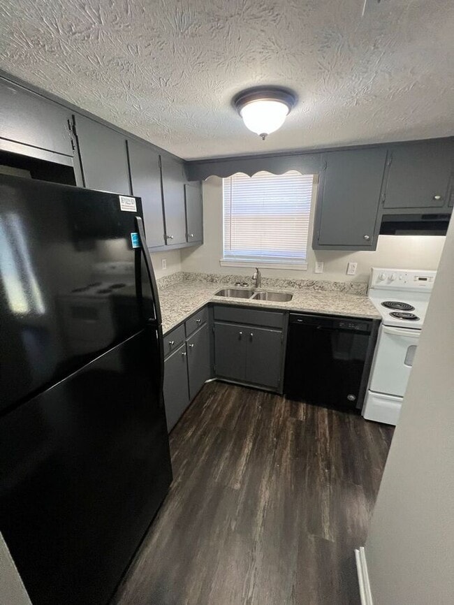 Building Photo - Ready Now!!! 2 bedroom 1.5 bath townhome off of Lenora Church Rd.!!