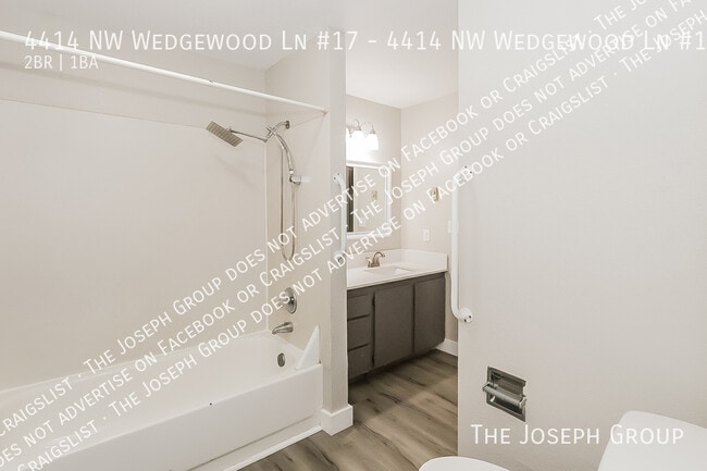 Building Photo - 4414 NW Wedgewood Ln