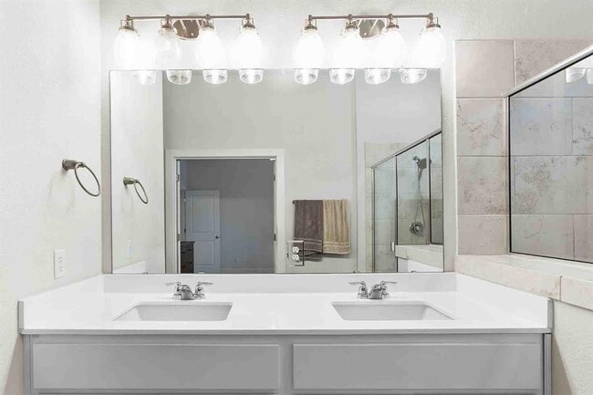 Building Photo - 185 Brooks Ranch Dr