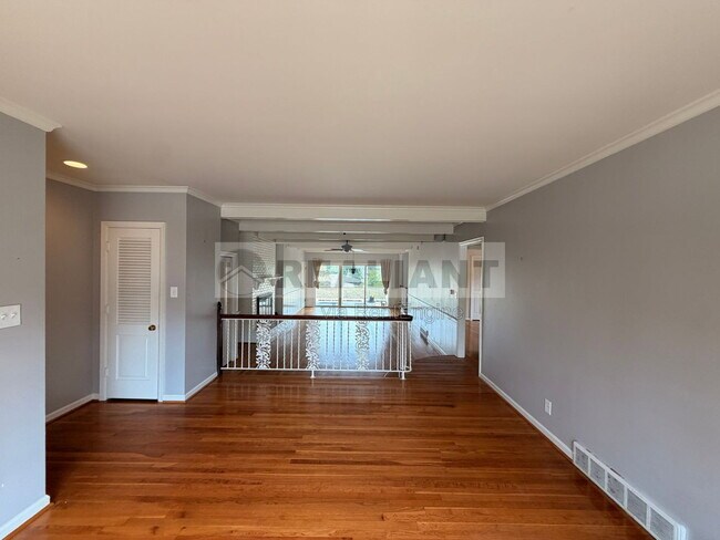 Building Photo - 2039 Fontaine Rd