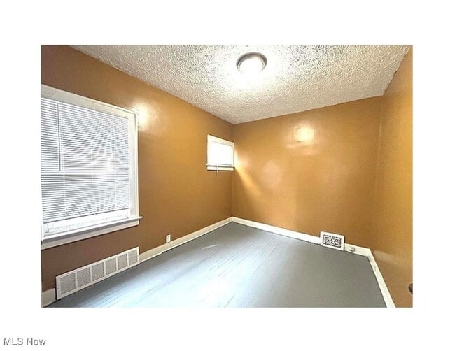 Building Photo - 13438-13438 Hartford Rd