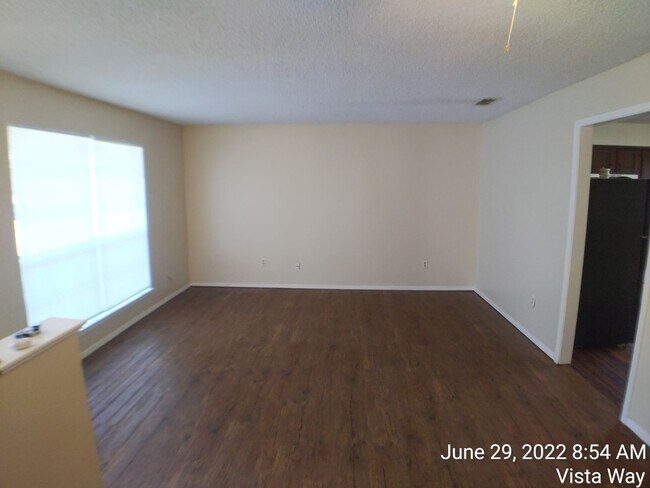 Building Photo - Apartment