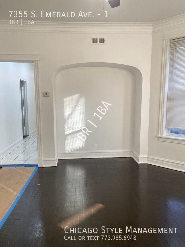 Building Photo - Generous Living Space