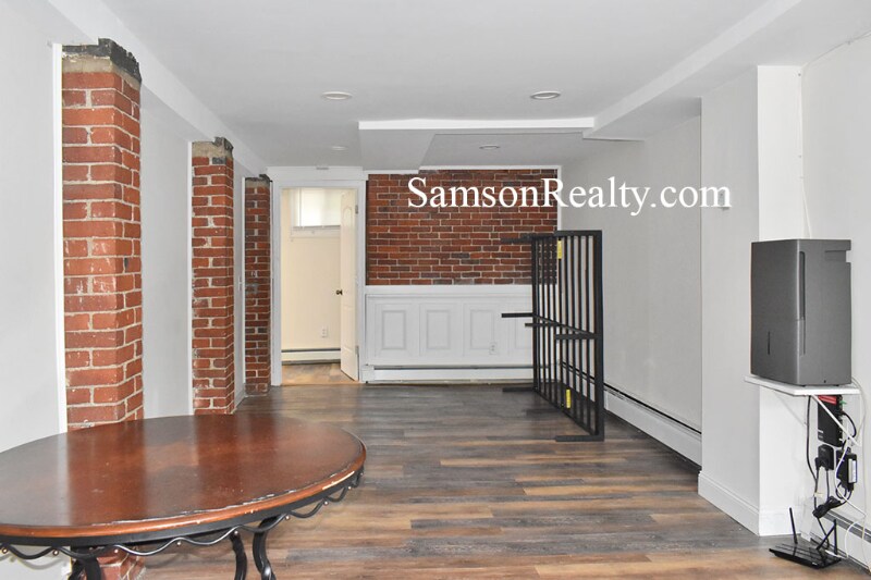 Building Photo - 349 Thayer St