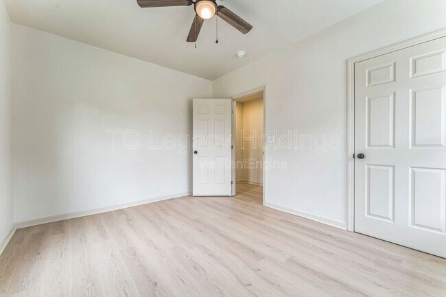 Building Photo - 421 Walnut Ave