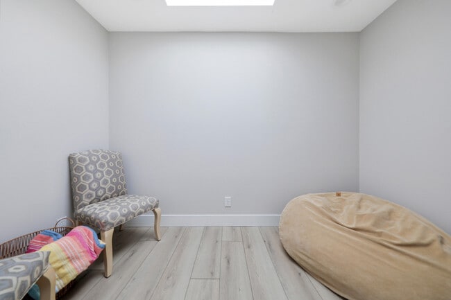 Building Photo - 236 Castellana S