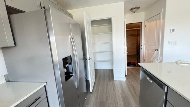 Building Photo - 404 Grassland Dr