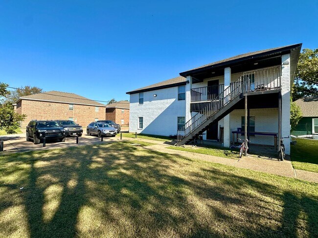 Building Photo - 1231 Wood Ave