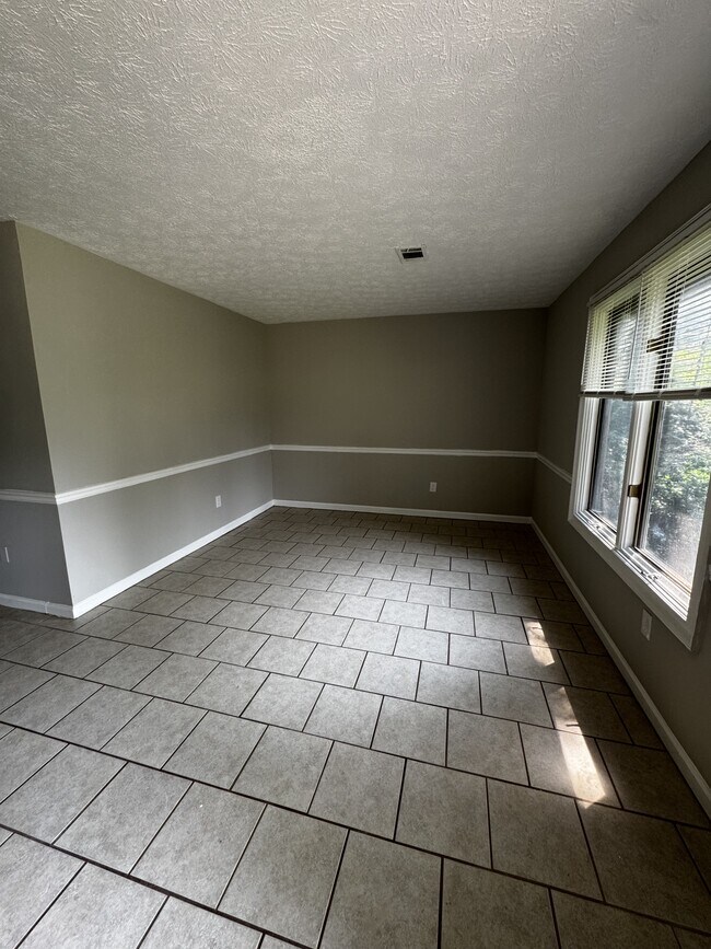 Building Photo - 5515 Caesars Way