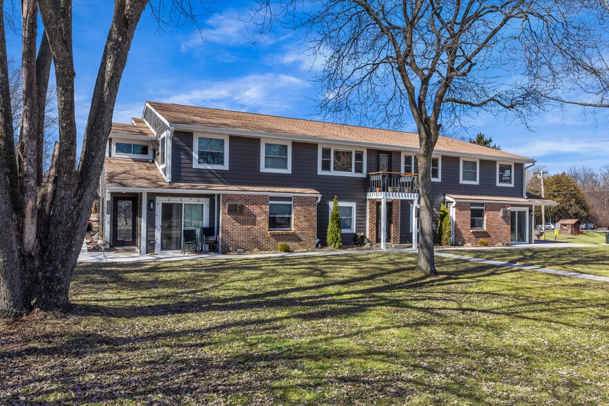 Building Photo - 1933 S 124th St