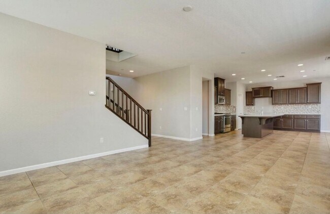 Building Photo - Beautiful 5 Bedroom, 3 Bath Tracy Home / B...