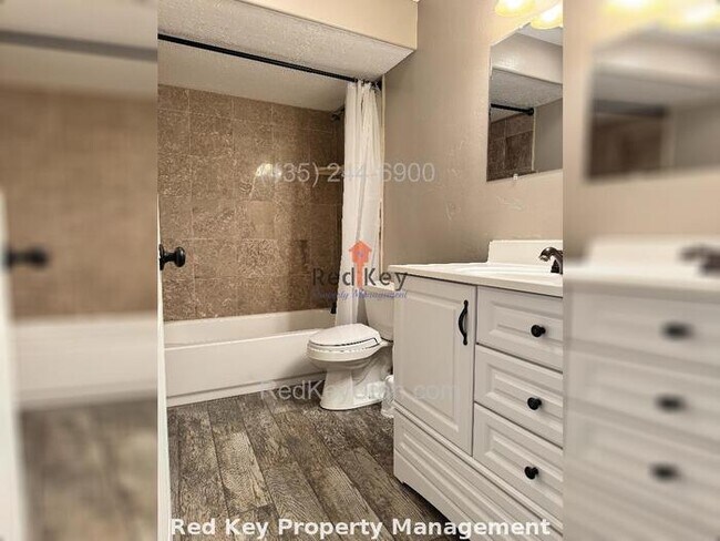 Building Photo - 770 N Single Family Home