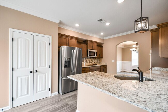 Building Photo - Pet Friendly Four Bedroom!