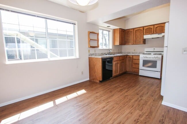 Building Photo - 415 S Alarcon St