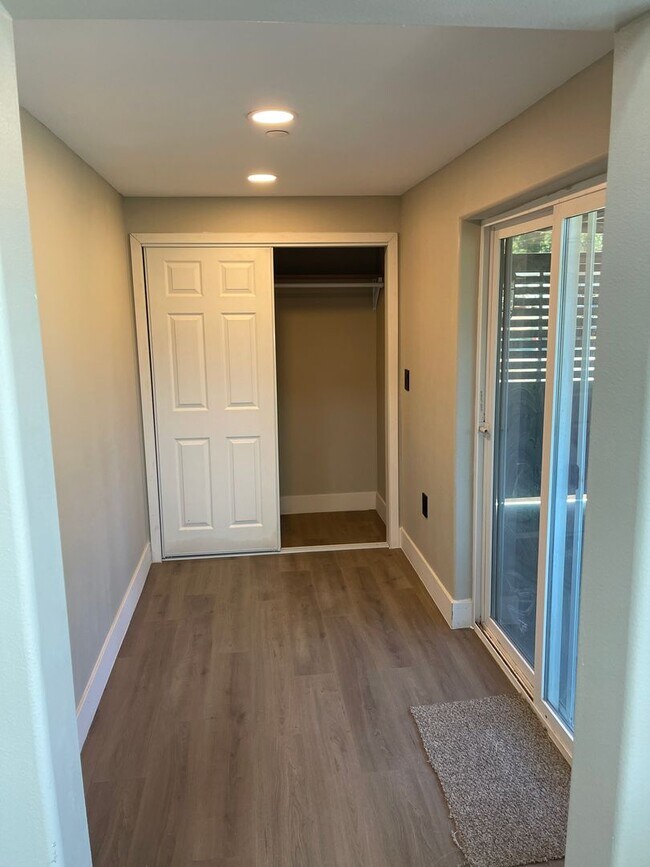 Building Photo - Magalia-2 bed 2 bath, second story duplex,...