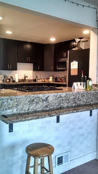 Building Photo - AUGUST PRE-LEASE Updated kitchen, Granite,...