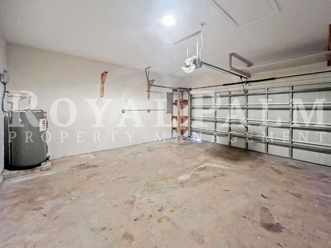 Building Photo - 3BR/2BA with Bonus Garage Energy — Welcome to 906 Alfreda!