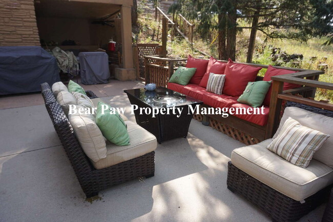 Building Photo - "Charming Evergreen Retreat: Spacious 3-Be...
