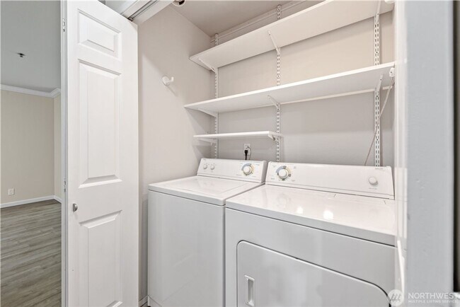 Building Photo - 2Bd/2Ba Bellevue Condo