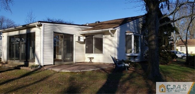 Building Photo - 58 Essex Rd