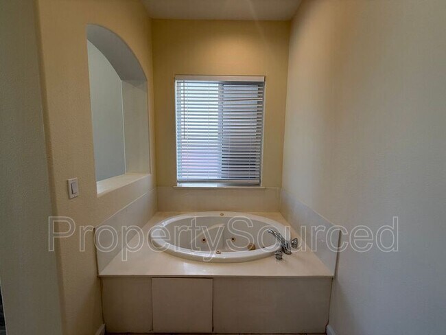 Building Photo - 1633 Sparrowhawk St