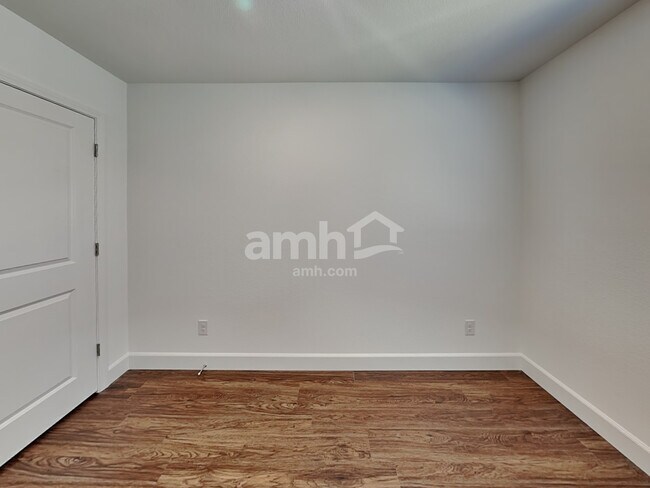 Building Photo - 10186 W Oleta Ave