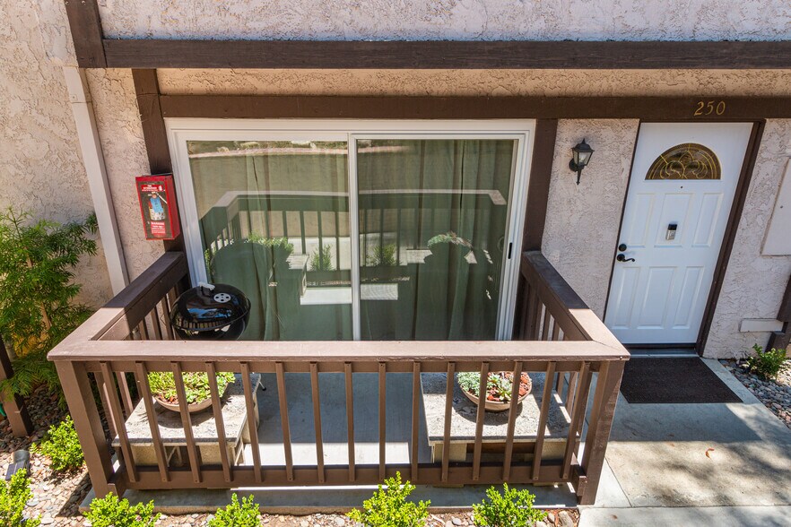 Building Photo - 336 Miraleste Dr