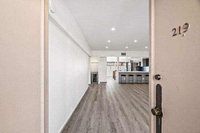 Building Photo - 277 E Alejo Rd