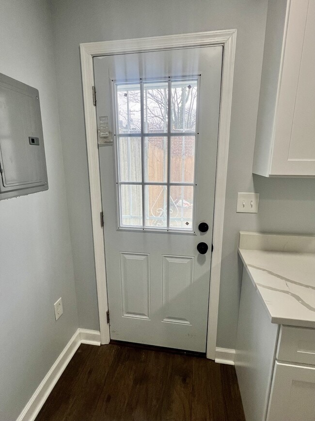 Building Photo - 1212 W Lombard St