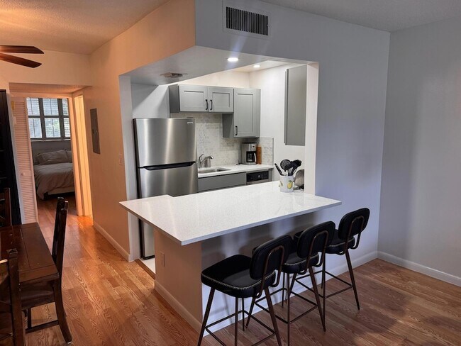 Building Photo - 2565 S Ocean Blvd