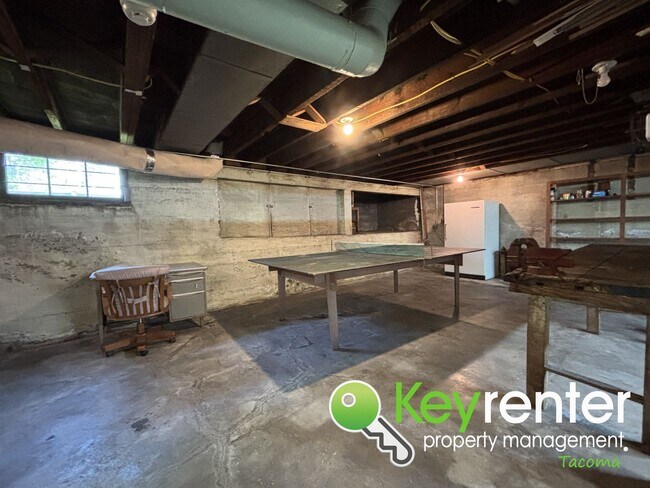 Building Photo - Spacious Craftsman in Lincoln District wit...