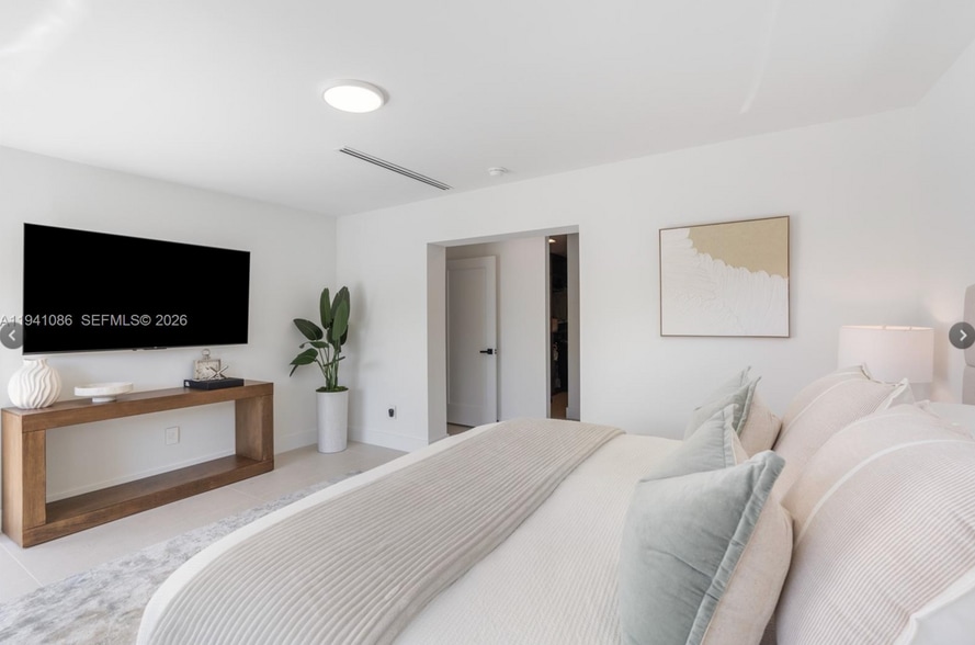 Building Photo - 7810 Hawthorne Ave